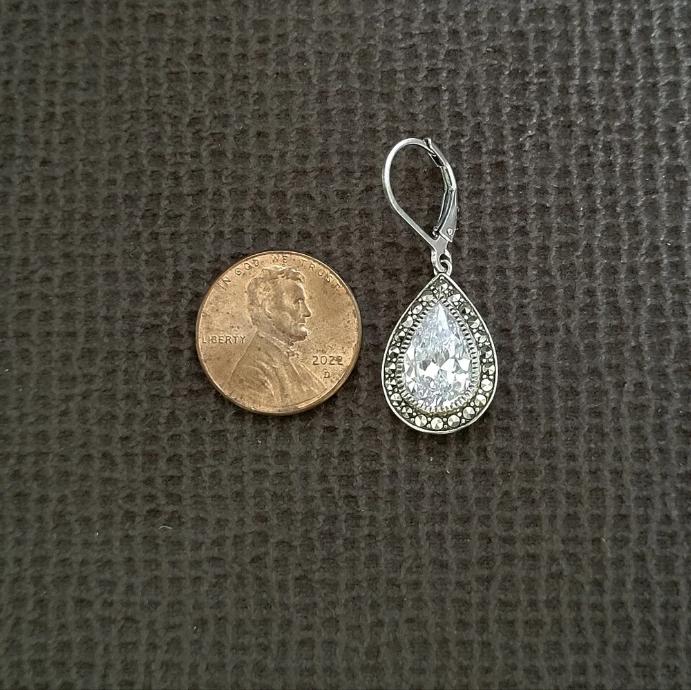 MARC Cubic Zirconia💎 Teardrop💧 Earrings with Swarovski Marcasite Gemstones - Picture 7 of 15